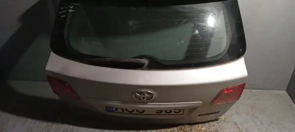 Toyota Avensis T270 Tailgate/trunk/boot lid 