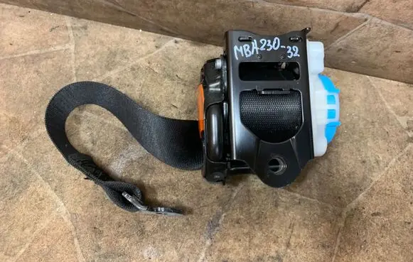 Mercedes-Benz A W176 Rear seatbelt 3063559