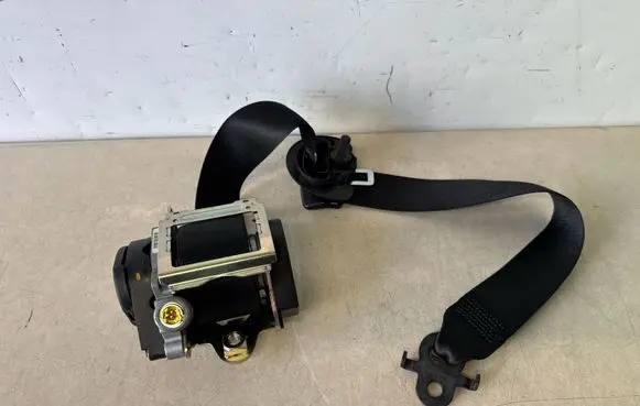 BMW 5 F10 F11 Front seatbelt 618120900