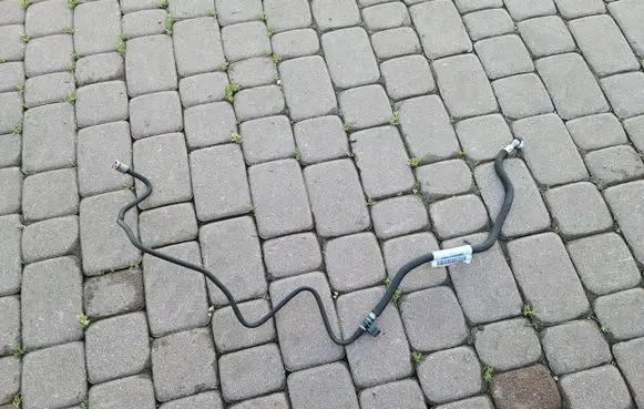 Opel Combo E Fuel line pipe 9832217880