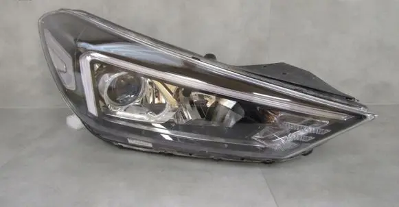 Hyundai Tucson TL Headlight/headlamp 92102D7600