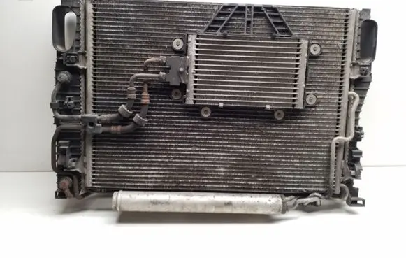 Mercedes-Benz CLS C219 Coolant radiator A2115003402