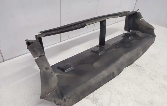 Ford Focus Intercooler air guide/duct channel BM518312