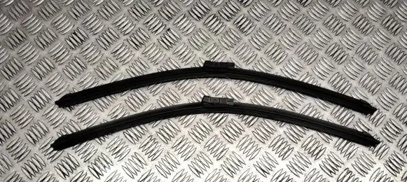 Windshield/front glass wiper blade