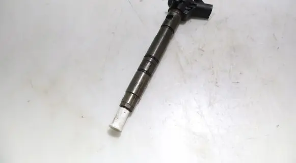 Audi A4 S4 B8 8K Fuel injector