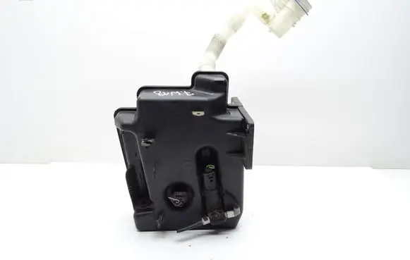 Windshield washer fluid reservoir/tank