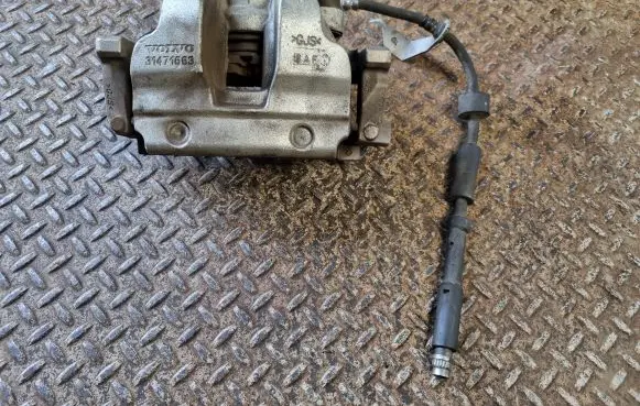 Volvo XC60 Front brake caliper 31471663