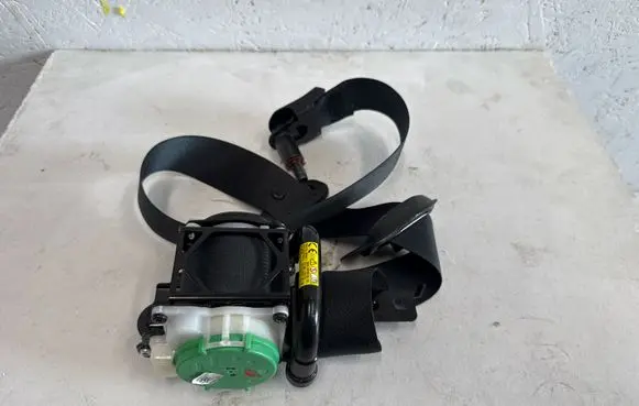 Hyundai Kona I Front seatbelt 1113832