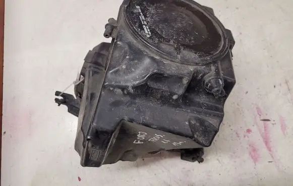 Volvo V40 Air filter box AV619600BF 70626888