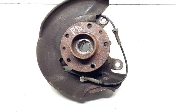 Nissan Qashqai Front wheel hub spindle knuckle 