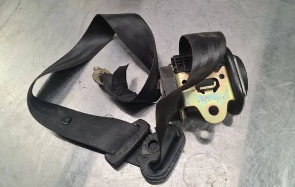 Audi A4 S4 B5 8D Front seatbelt 8D0857706D 560308200