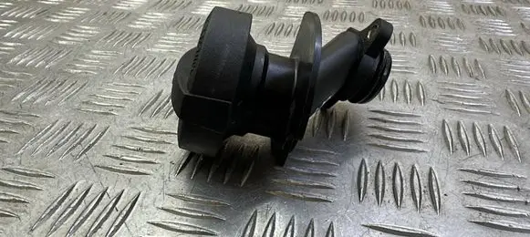 Volvo XC60 Oil fill pipe 31330189