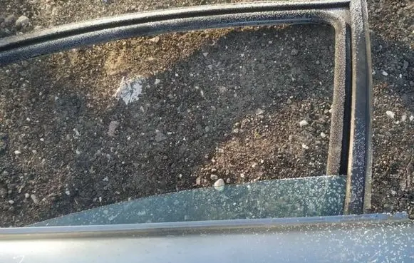 Citroen C5 Front door window glass four-door