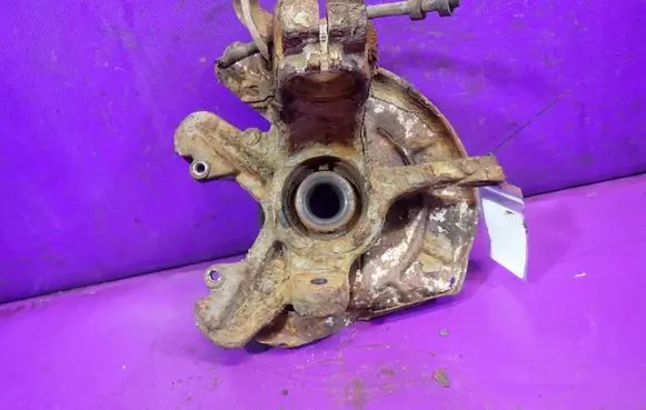 Skoda Fabia Mk2 (5J) Front wheel hub spindle knuckle