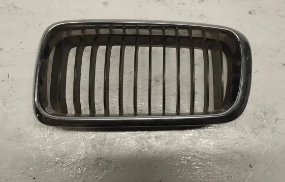 BMW 7 E38 Front grill 8231595 51138231595