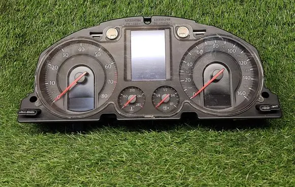 Volkswagen PASSAT B6 Speedometer (instrument cluster) A2C53106067