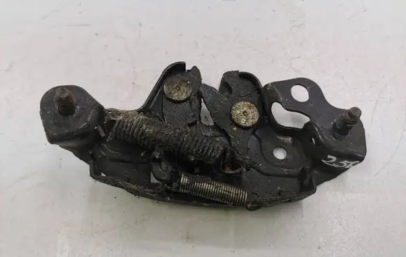 Nissan Qashqai Engine bonnet/hood lock/catch