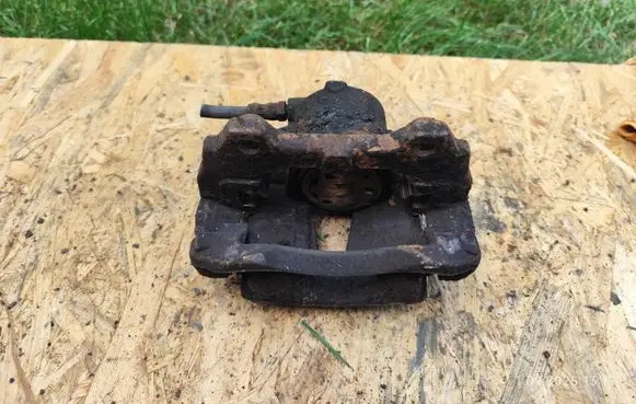 Opel Corsa D Front brake caliper 