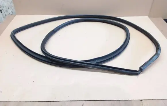 Lexus RX 330 - 350 - 400H Front door rubber seal
