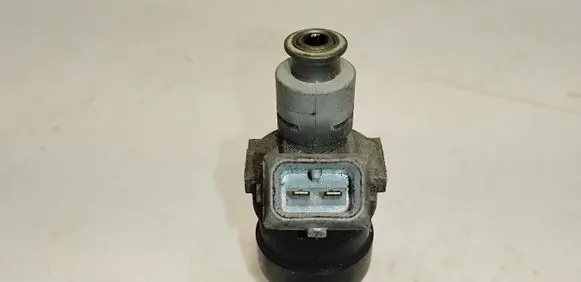 Audi A4 S4 B5 8D Fuel injector 078133551N
