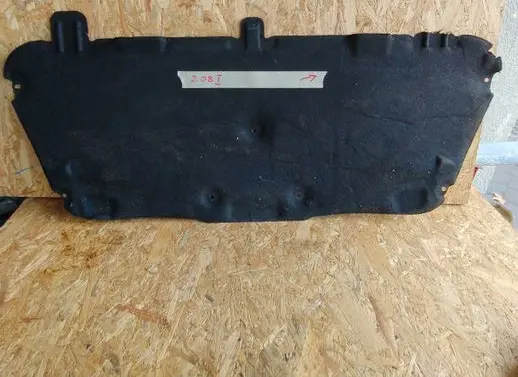 Engine bonnet/hood sound/heat insulation