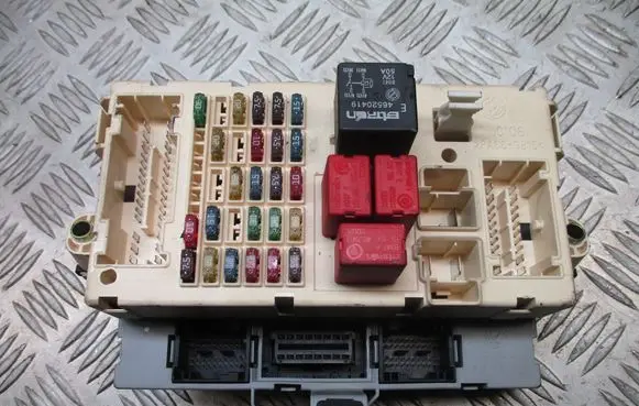 Fiat Stilo Fuse box cover 