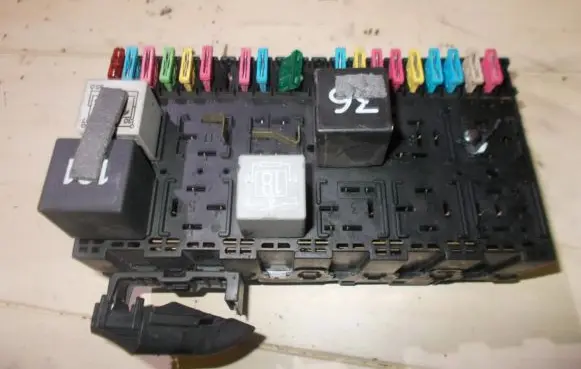 Volkswagen Polo III 6N 6N2 6NF Fuse box set 357937039