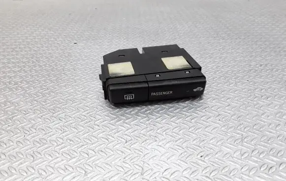 Toyota Avensis T250 Windscreen/window heater switch 8479005130C