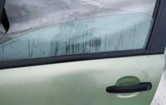 Citroen C3 Front door window glass four-door