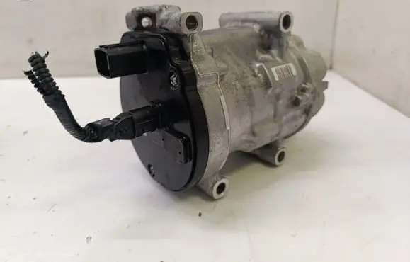 Toyota Yaris XP210 Air conditioning (A/C) compressor (pump) 0424000741