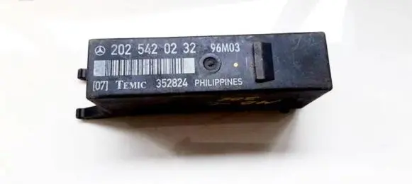 Mercedes-Benz C W202 Light module LCM 2025420232 352824