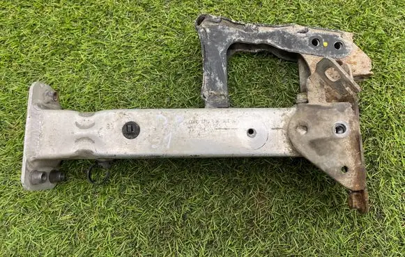 Audi A8 S8 D4 4H Front bumper mounting bracket 4H0805064e