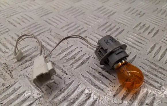 Toyota Avensis T270 Tail light bulb cover holder 8155505260