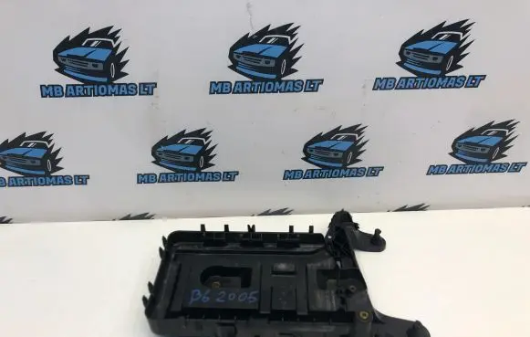 Volkswagen PASSAT B6 Battery tray 1K0915333