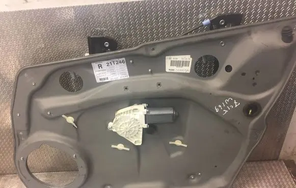Mercedes-Benz A W169 Front door window regulator with motor A1697203079 1697203079