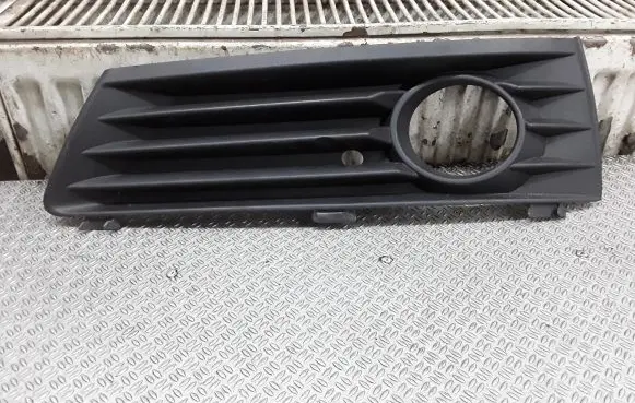Opel Zafira B Front bumper lower grill 13124989