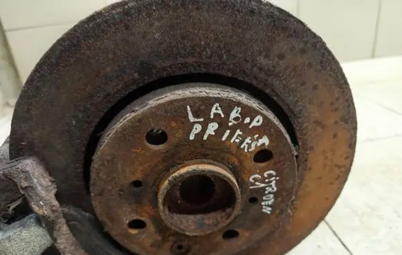 Citroen C1 Front wheel hub spindle knuckle