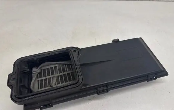 Audi 80 90 S2 B4 Cabin air micro filter frame (part) 893819441A