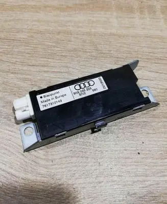Audi A4 S4 B8 8K Aerial antenna amplifier 8K9035225 761731043