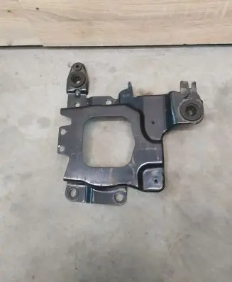 Battery bracket