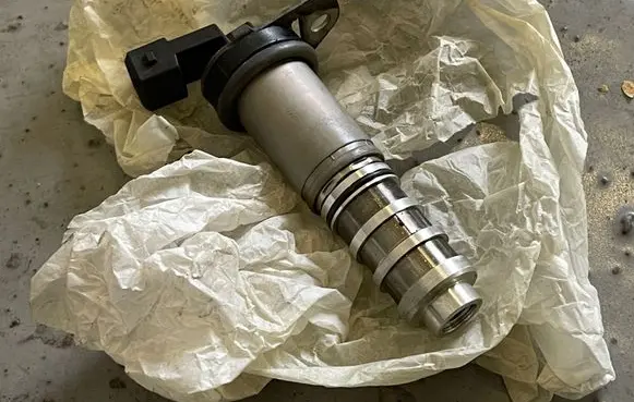 BMW 5 F10 F11 Camshaft vanos timing valve 8605123