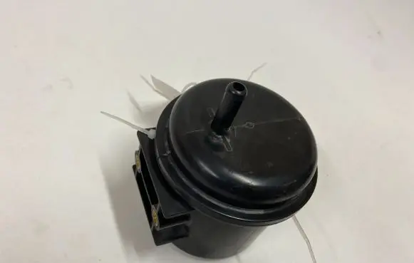 Vacuum air tank