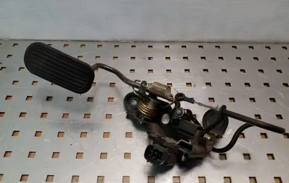 Toyota RAV 4 (XA20) Accelerator throttle pedal 7801042010C