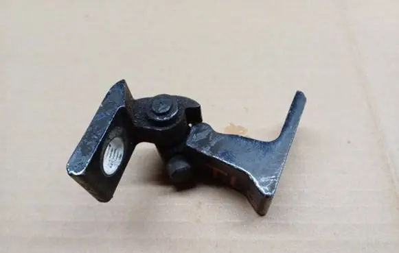 Skoda Rapid (NH) Front door lower hinge 