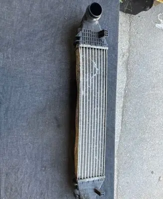 Mercedes-Benz E W212 Intercooler radiator a2045000100