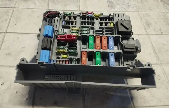 BMW 1 E81 E87 Fuse module 690662403 18842000002A 53390010