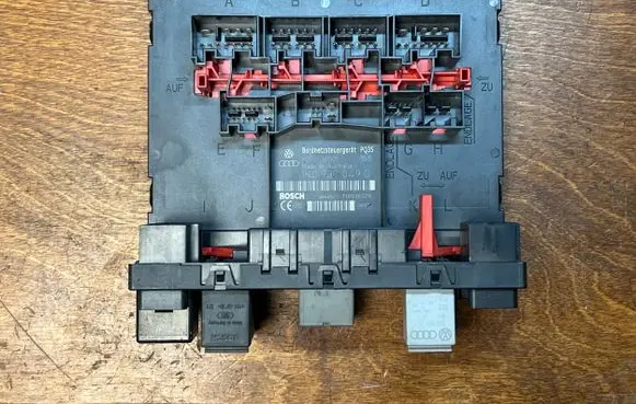 Volkswagen Touran I Comfort/convenience module 1K0937049G H27S0501 F005V00216