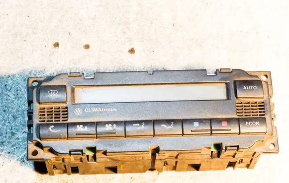 Volkswagen PASSAT B5 Climate control unit 3B1907044D