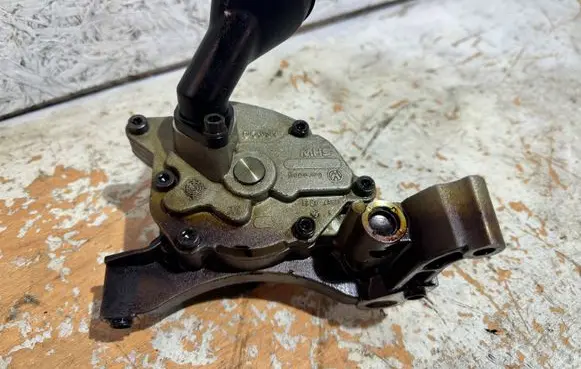 Volkswagen Golf VI Oil pump 03C103669