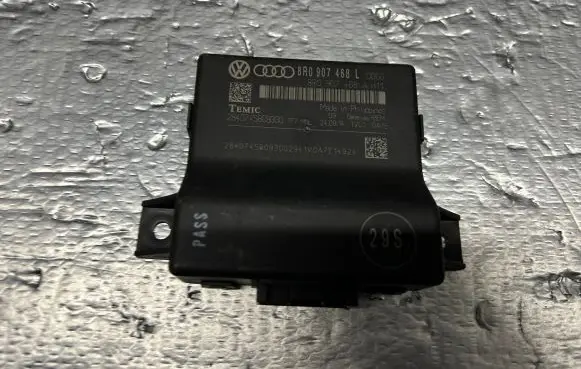 Audi A5 8T 8F Gateway control module 8R0907468L